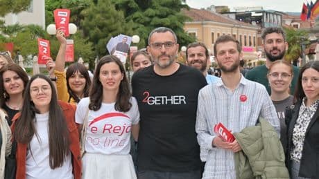 Albanien | Albanische Dörfer verlieren das Trinkwasser. Damit werden die Pools der Reíchen gefüllt