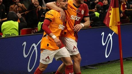 Yunus'la Barış, Zaha'yla Ziyech'i solladı!
