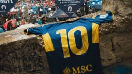 Verso Napoli-Genoa, il Grifone omaggia Maradona con la maglia Boca | In campo alle 20.45