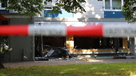 Köln: Explosion vor Restaurant – Polizei sucht nach zwei Männern