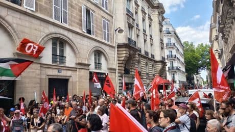 Enseignante suspendue suite à une minute de silence pour les enfants morts à Gaza : les professeurs se mobilisent devant le ministère de l’Éducation nationale