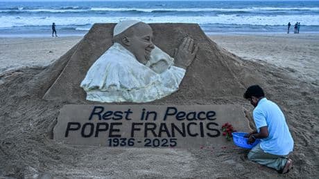 EN IMAGES. Mort du pape : Ukraine, Mexique, Cameroun… Le monde rend hommage à François