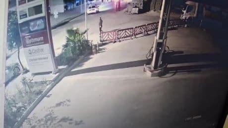 Sokakta karşılaştığı eski kocasını tabancayla ayağından vurdu