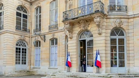 Nous avons étudié les profils pour succéder à Bayrou, et voici les candidats