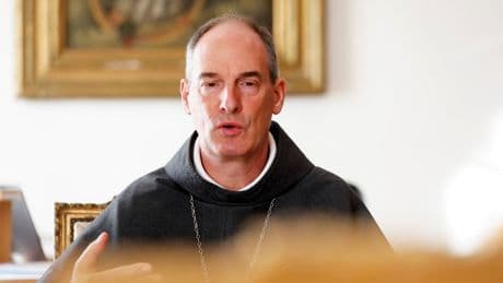 Cardinal Bustillo : « Je trouve très sain qu’il y ait des gens de droite et de gauche dans l’Église »
