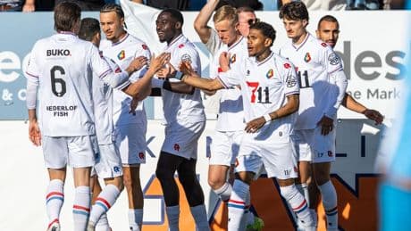 Promotiedroom Telstar krijgt nieuwe impuls door zege op ADO, Koeman op tribune
