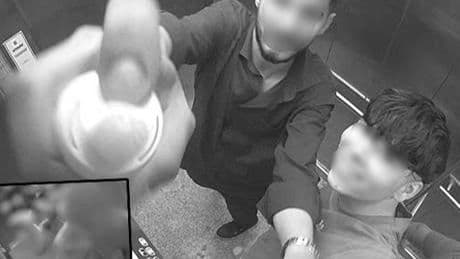 Kocaeli'de üst geçit asansörün güvenlik kamerasına köpük sıktı