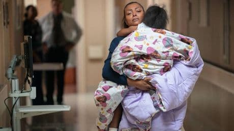 "No había llorado tanto con una película": una madre agotada por el sistema, en lo más visto de Netflix