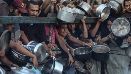 Pourquoi la chaotique aide alimentaire israélienne à Gaza a viré au massacre