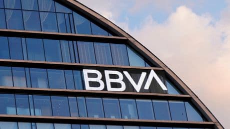 El BBVA retrasa a principios de septiembre el periodo de aceptación de la opa al Sabadell