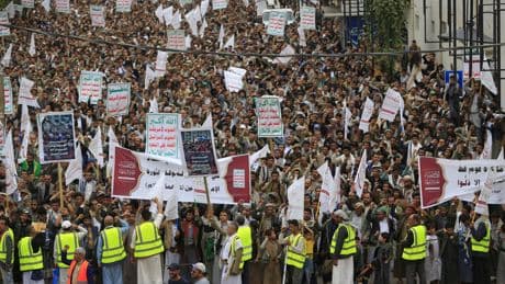 Yémen : les Houthis revendiquent une attaque de missile visant l'aéroport Ben Gourion près de Tel-Aviv