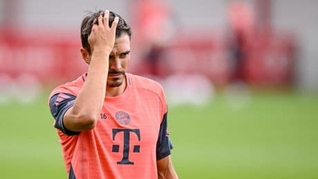 Bei Fußball-Testspiel: Bayern-Manager kündigt Weggang von Millionen-Profi an