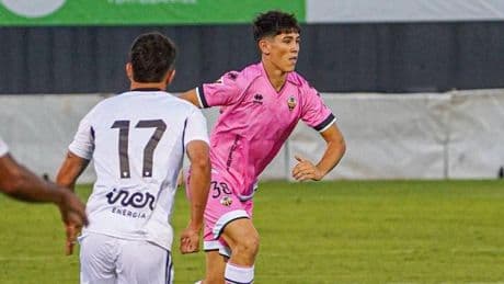 Perfil | Adrián Arapio, el ‘unicornio’ de la cantera del CD Castellón