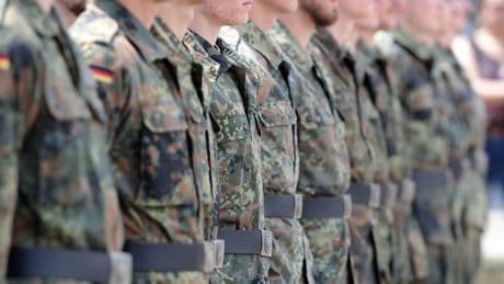 Bundeswehr feuert 97 Soldaten wegen rechtsextremer Vorfälle