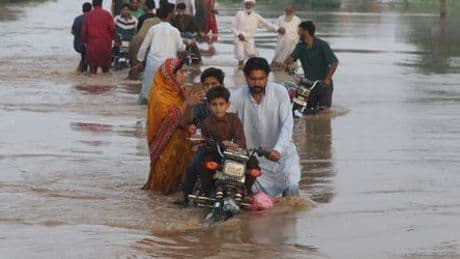 Überschwemmungen in Pakistan: »Das Wasser kommt in großen Mengen«