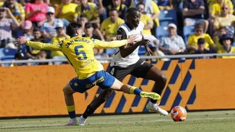 El Valencia pone el ojo en Europa tras complicar la salvación de Las Palmas