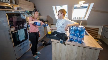 Seltener Gendefekt Cystinose - Niklas (13) trinkt täglich 8 Liter Sprudelwasser
