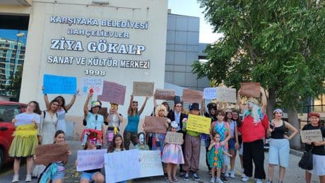 Karşıyaka Belediyesi Tiyatro Topluluğu: Borçlar sizin, tiyatro bizimdir