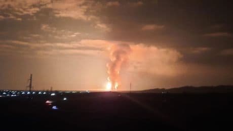 Yemen'in başkenti Sana'da patlamalar duyuldu