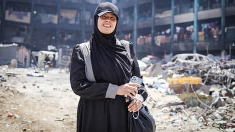 Fatma Hassona, la mujer más importante de Cannes 2025, asesinada en Gaza por el Ejército de Israel