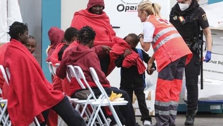 El PP rechaza que el Gobierno «amenace» con la Policía para cumplir el reparto de migrantes