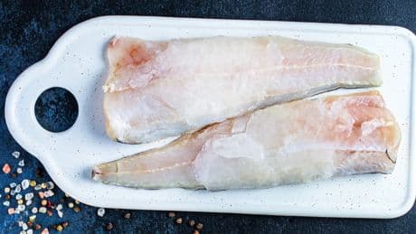 Una pescadera revela la parte de la merluza que poca gente conoce y es exquisita: "Está que te mueres"