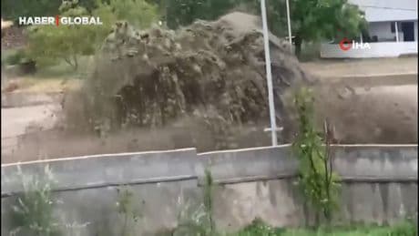 Felaket kamerada: Kars'ta selin geliş anı böyle kaydedildi