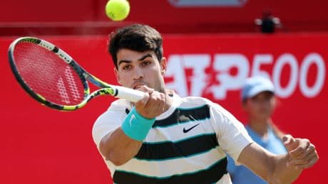 Alcaraz vence en su debut en Queen's y confirma que llega más fresco que nunca a la hierba