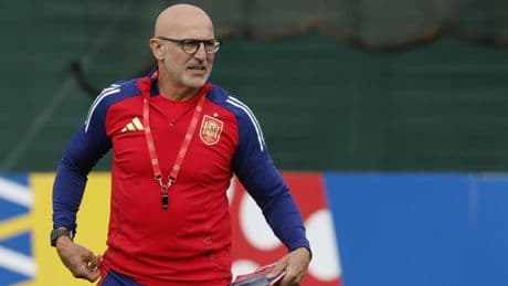 Luis de la Fuente se rinde a un Cristiano Ronaldo que califica como "leyenda", pero "Lamine es especial, os sorprendería"