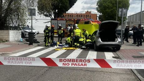 Una mujer de 25 años y su bebé, atropellados por un coche en San Blas (Madrid): ella está grave y su hijo ileso