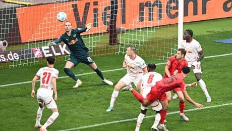 Fußball-Bundesliga: Last-Minute-Schock: Bayerns Meisterparty nach 3:3 verschoben