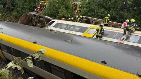 Almanya'da tren kazası: 3 kişi öldü, 30’dan fazla kişi yaralandı