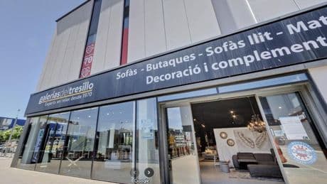 Un muerto al caerle un trozo de hormigón de la fachada de un centro comercial de Sabadell