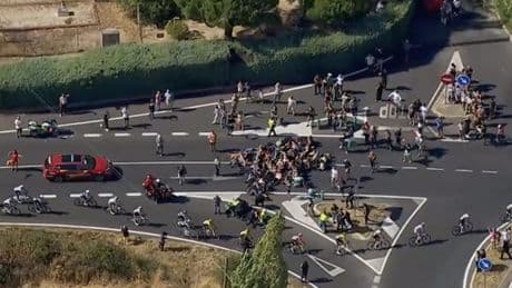 Nuevo incidente en la Vuelta: un grupo de manifestantes propalestinos trata de paralizar la etapa