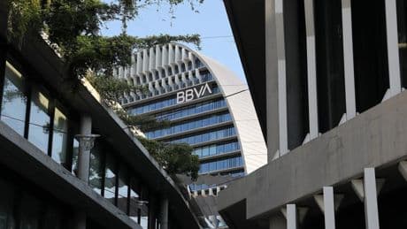 El BBVA seguirá adelante con su opa por el Sabadell pese a la venta del TSB y el dividendo