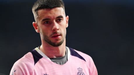 Joan Garcia responds to rumours he’s agreed deal with Barcelona ahead of Arsenal