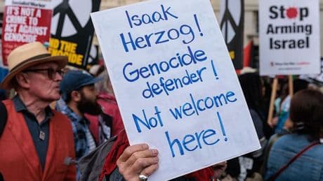 Starmer recibe al presidente de Israel entre protestas y promete quejarse por el “sufrimiento atroz” en Gaza