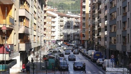 Detenido por violar en un piso de Galdakao a una chica con la que contactó en Bilbao