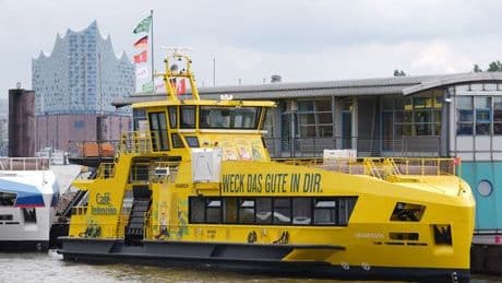 Klimafreundliche Schifffahrt: Dritte Hybridfähre in Hamburg eingetroffen