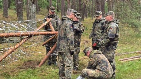 Bundeswehr : Vom Schreibtisch zum Truppenübungsplatz