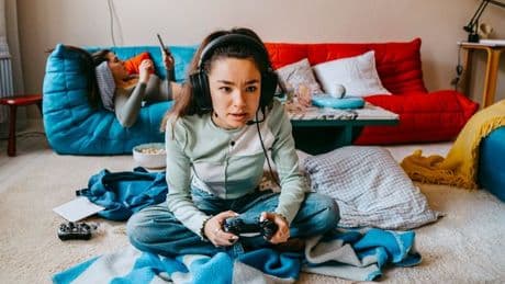 Female gamers 'feel guilt and shame' about playing despite making up 50% of players