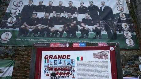 Il Venezia omaggia il Grande Torino: Di Francesco e Molinaro a Superga