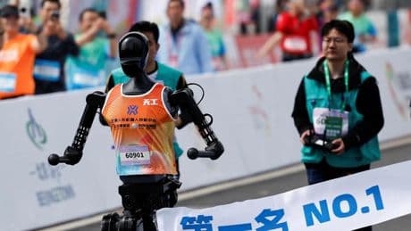 De limpiar el suelo en casa a caminar por la calle: el salto de los robots en China