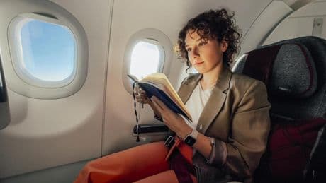 Todo lo que puedes hacer en un avión durante un vuelo largo