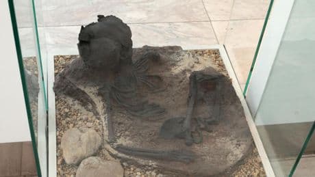 El entierro más antiguo conocido fue hace 140.000 años en Israel y sirvió para sepultar una niña híbrida entre sapiens y neandertales