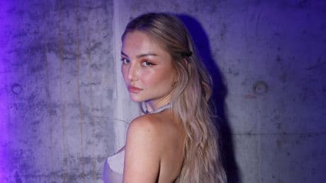Julia Wulf - Model setzt Israel mit Nazi-Deutschland gleich