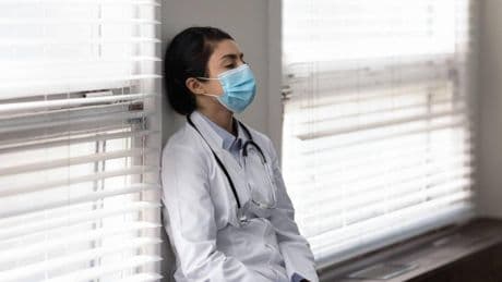 Las agresiones a profesionales sanitarios se duplican desde la irrupción de la Covid