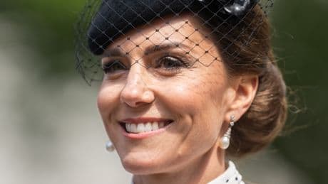 Kate Middleton omaggia Diana con il look per il VE Day