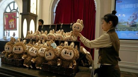 Pourquoi les peluches Labubu déclenchent de véritables émeutes en boutique
