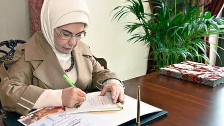Emine Erdoğan, Türk Kızılay'a kurban bağışında bulundu